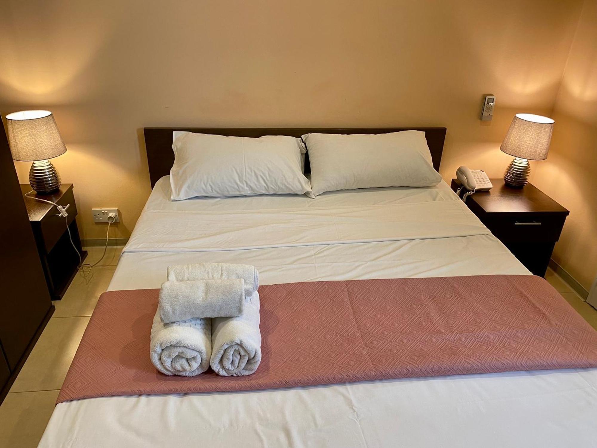 Malta Paradise Central Accomodation Hotel Saint Julian's Екстериор снимка
