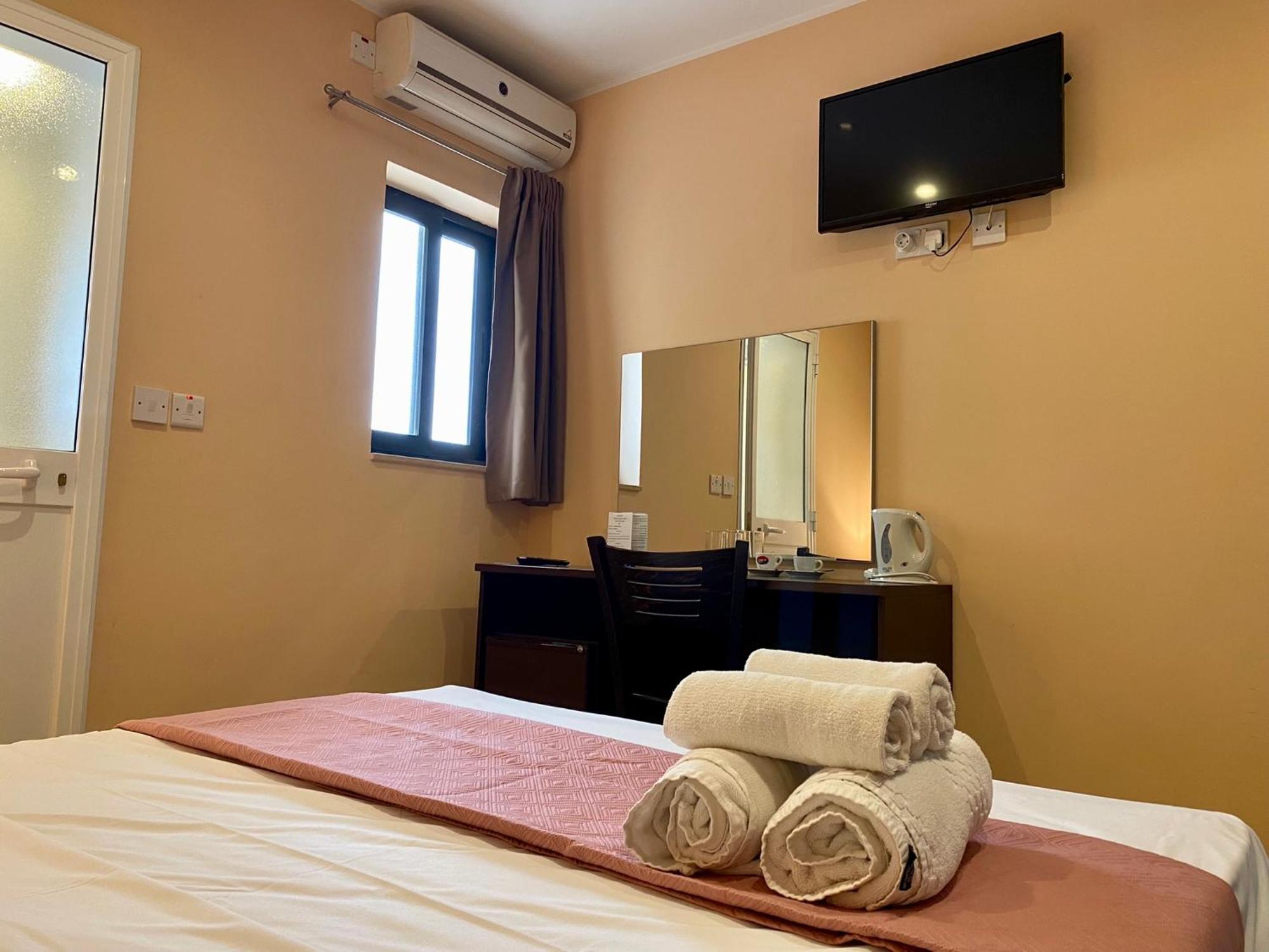 Malta Paradise Central Accomodation Hotel Saint Julian's Екстериор снимка