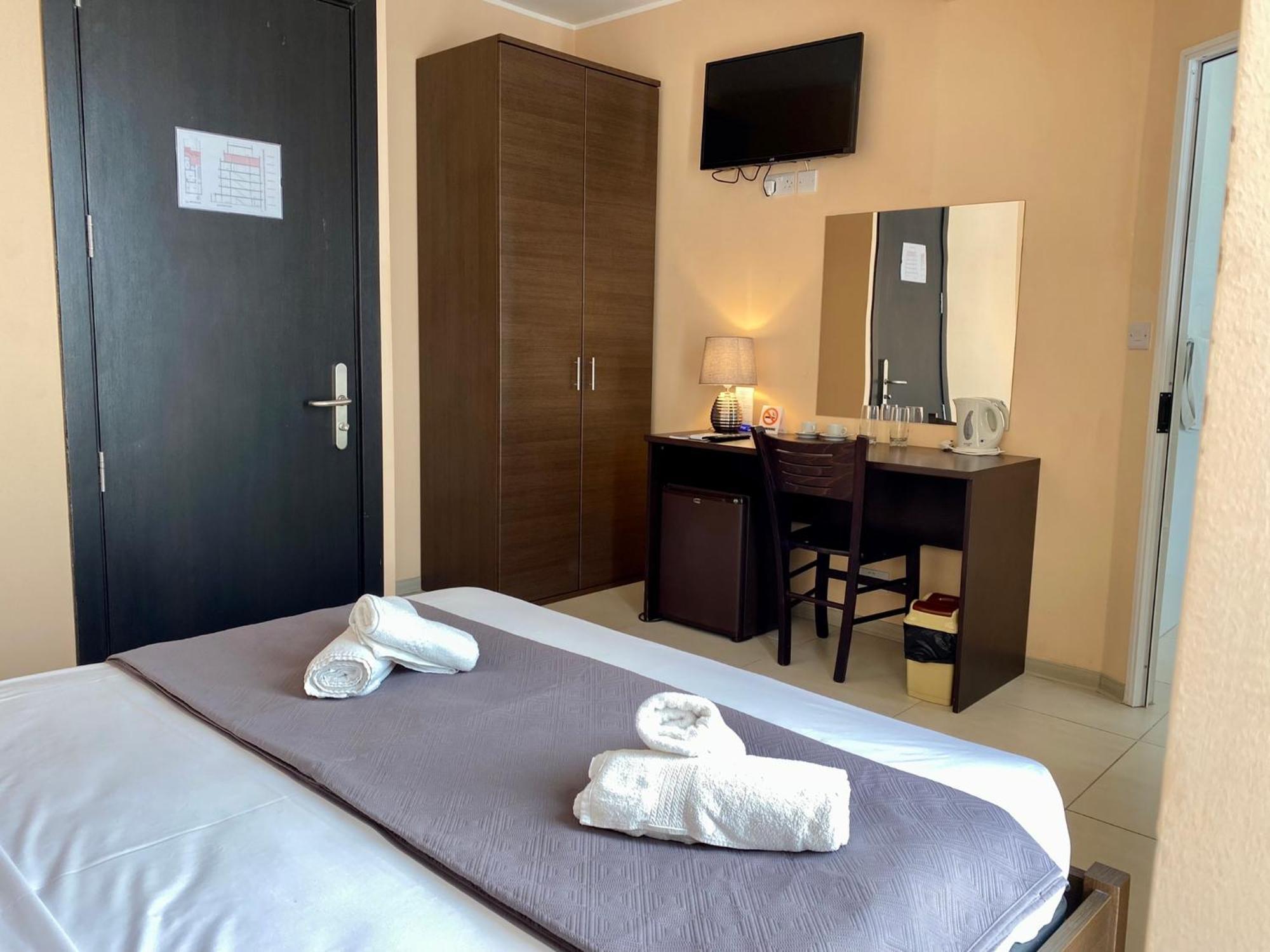 Malta Paradise Central Accomodation Hotel Saint Julian's Екстериор снимка