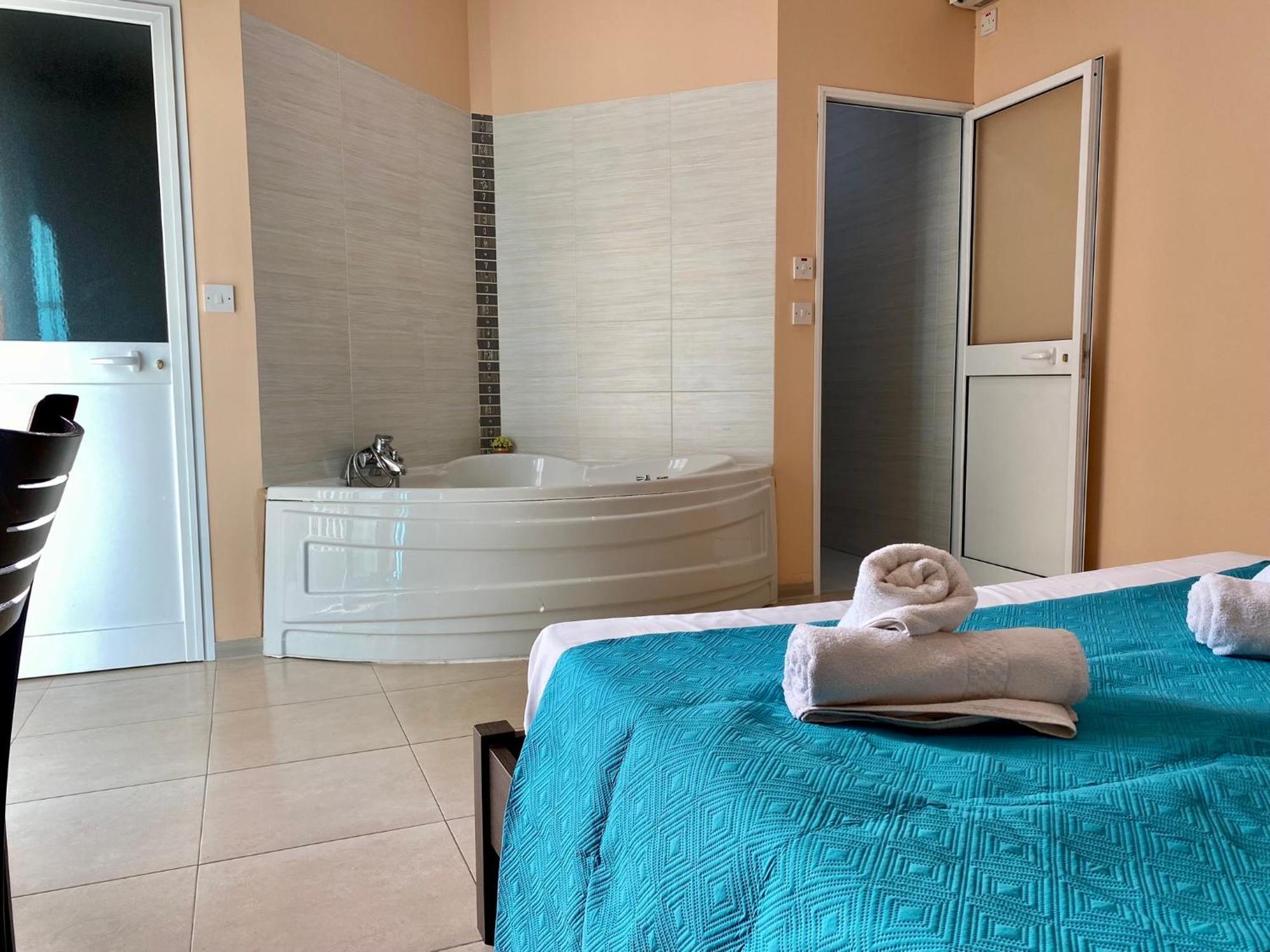Malta Paradise Central Accomodation Hotel Saint Julian's Екстериор снимка
