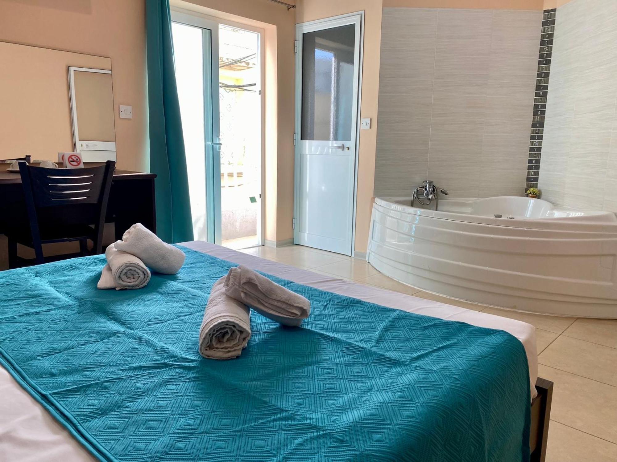 Malta Paradise Central Accomodation Hotel Saint Julian's Екстериор снимка